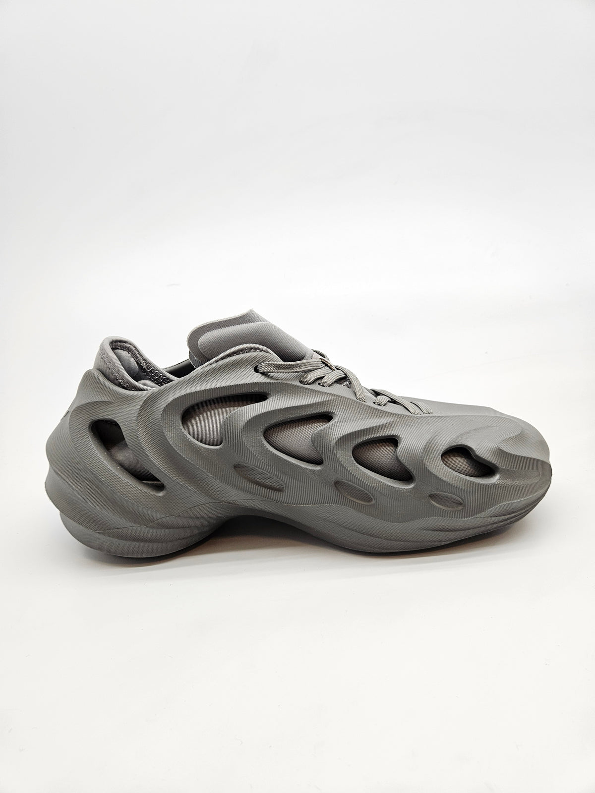 ADIDAS NOVI ORIGINAL PATIKI BR 40.5