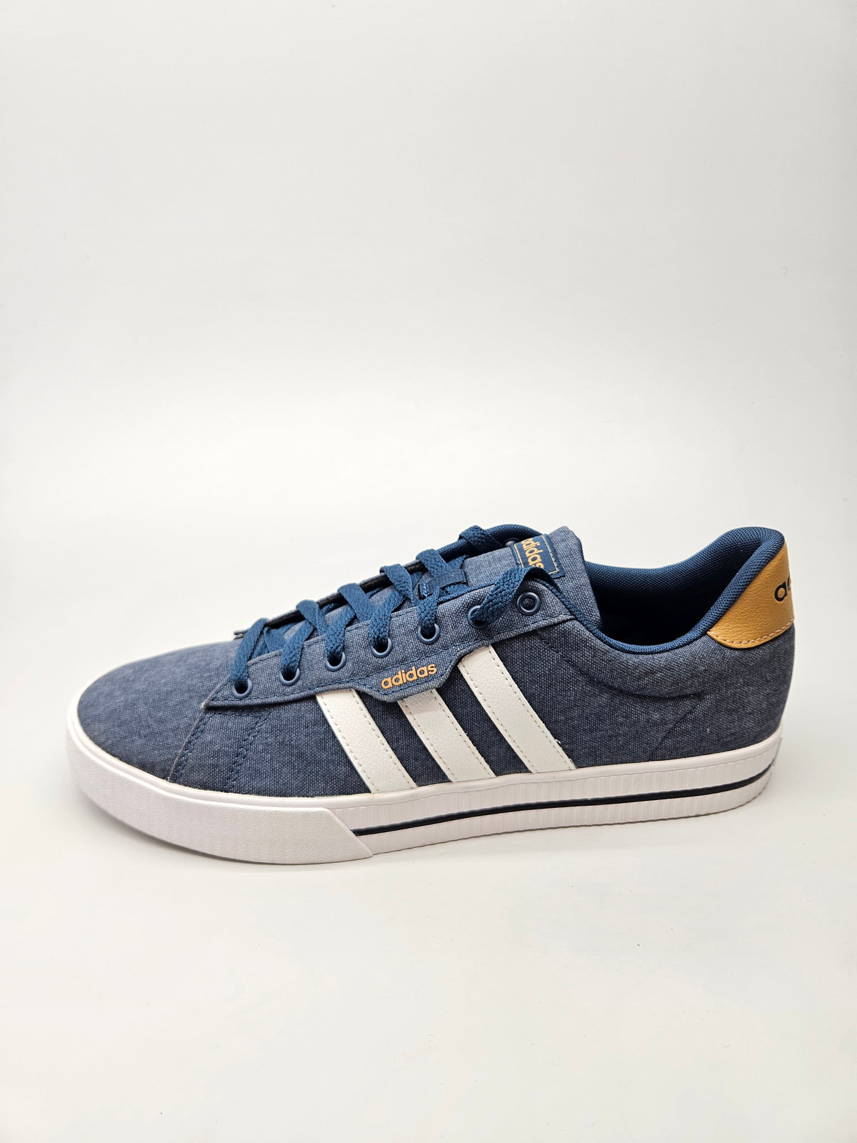 ADIDAS NOVI ORIGINAL PATIKI 46.5