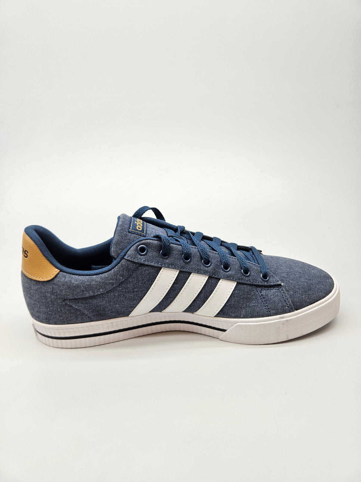 ADIDAS NOVI ORIGINAL PATIKI 46.5
