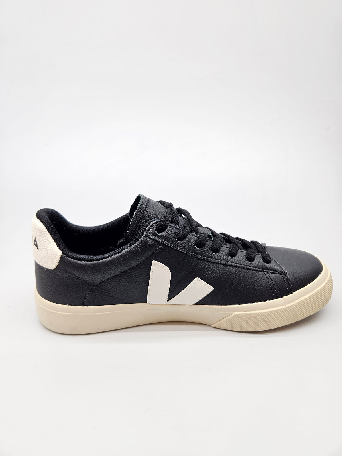 VEJA NOVI ORIGINAL KOZNI BR 39