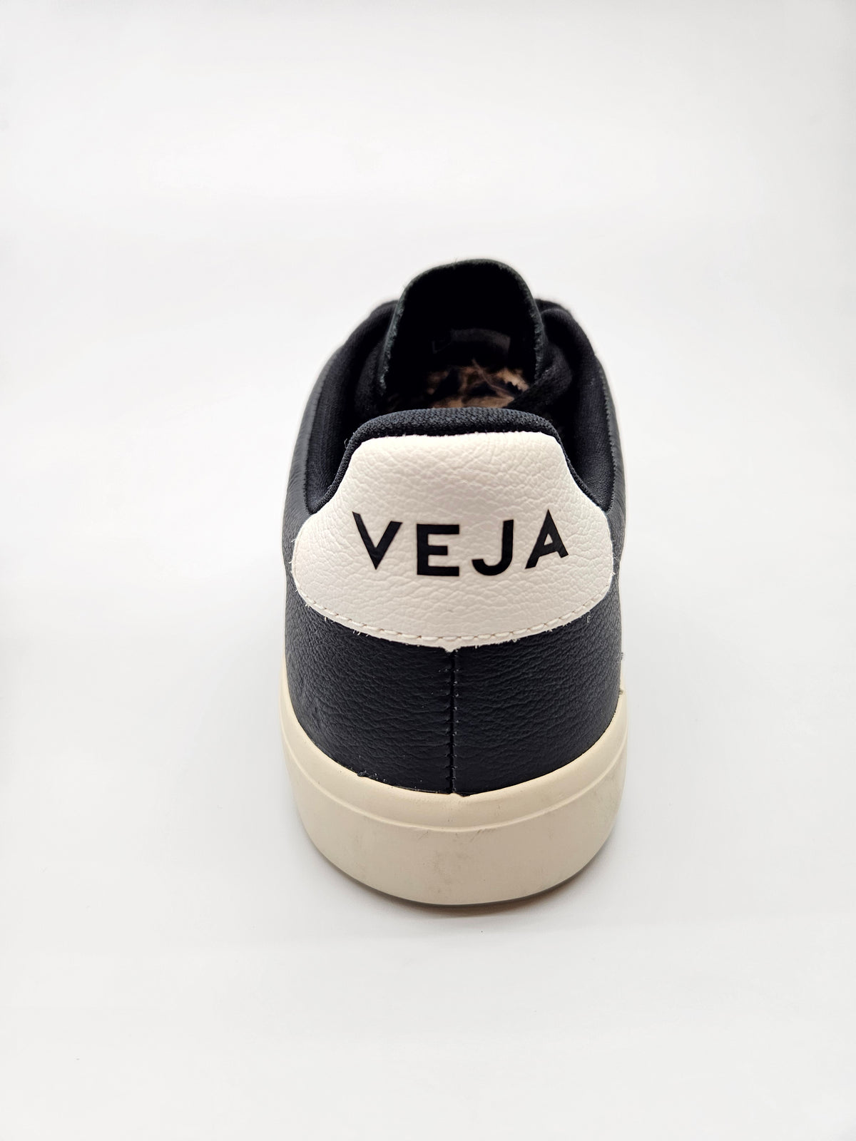 VEJA NOVI ORIGINAL KOZNI BR 39