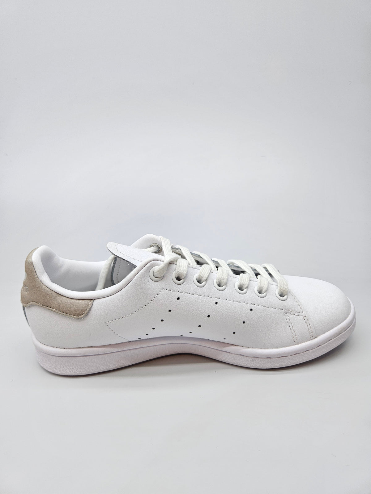 ADIDAS NOVI ORIGINAL PATIKI BR 38