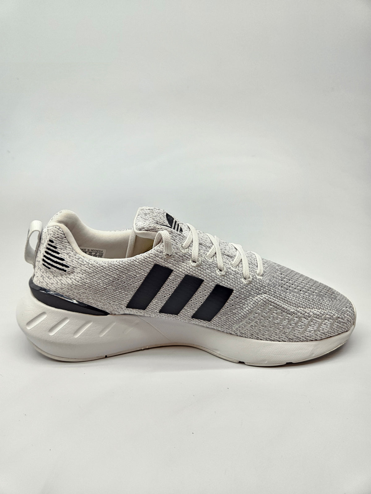 ADIDAS NOVI ORIGINAL PATIKI BR 40
