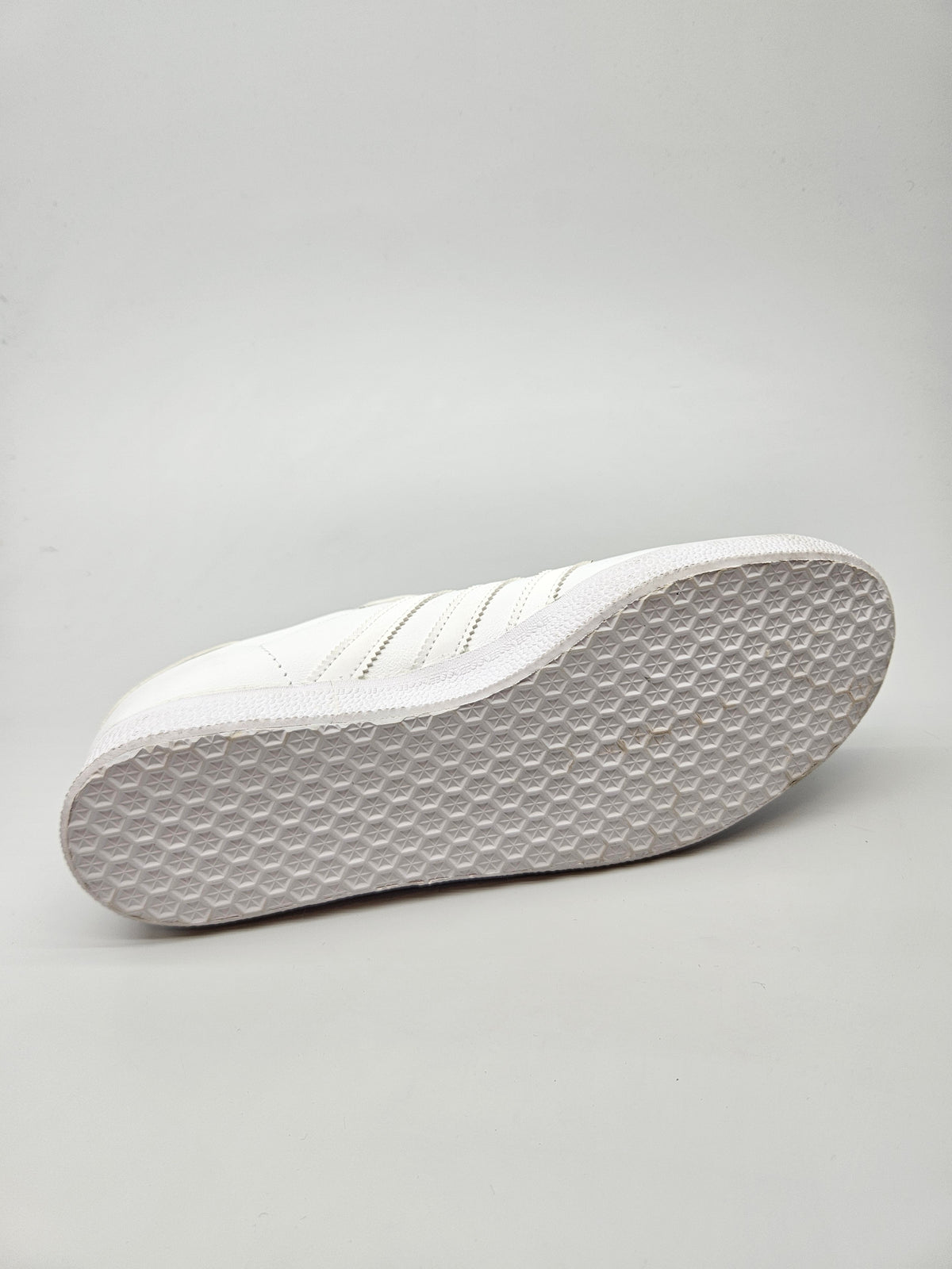 ADIDAS NOVI ORIGINAL  PATIKI BR 40.5