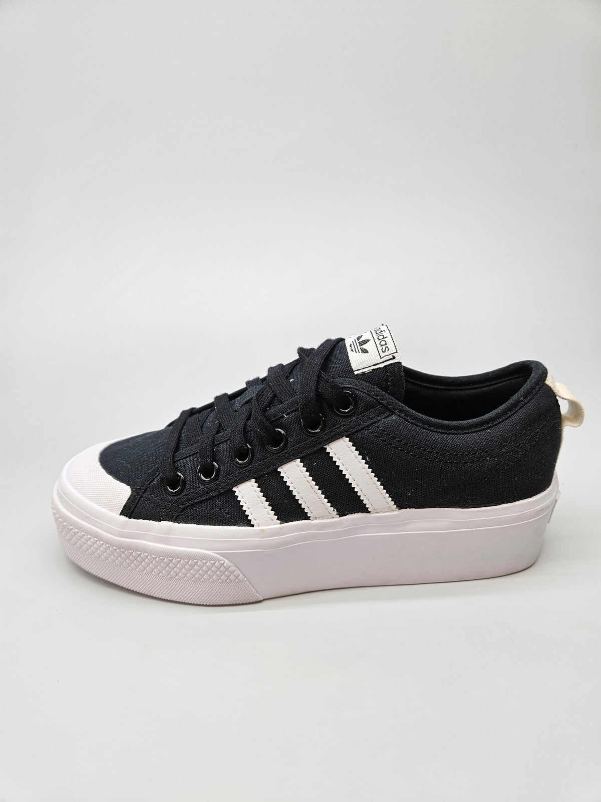 ADIDAS NOVI ORIGINAL PATIKI BR 39