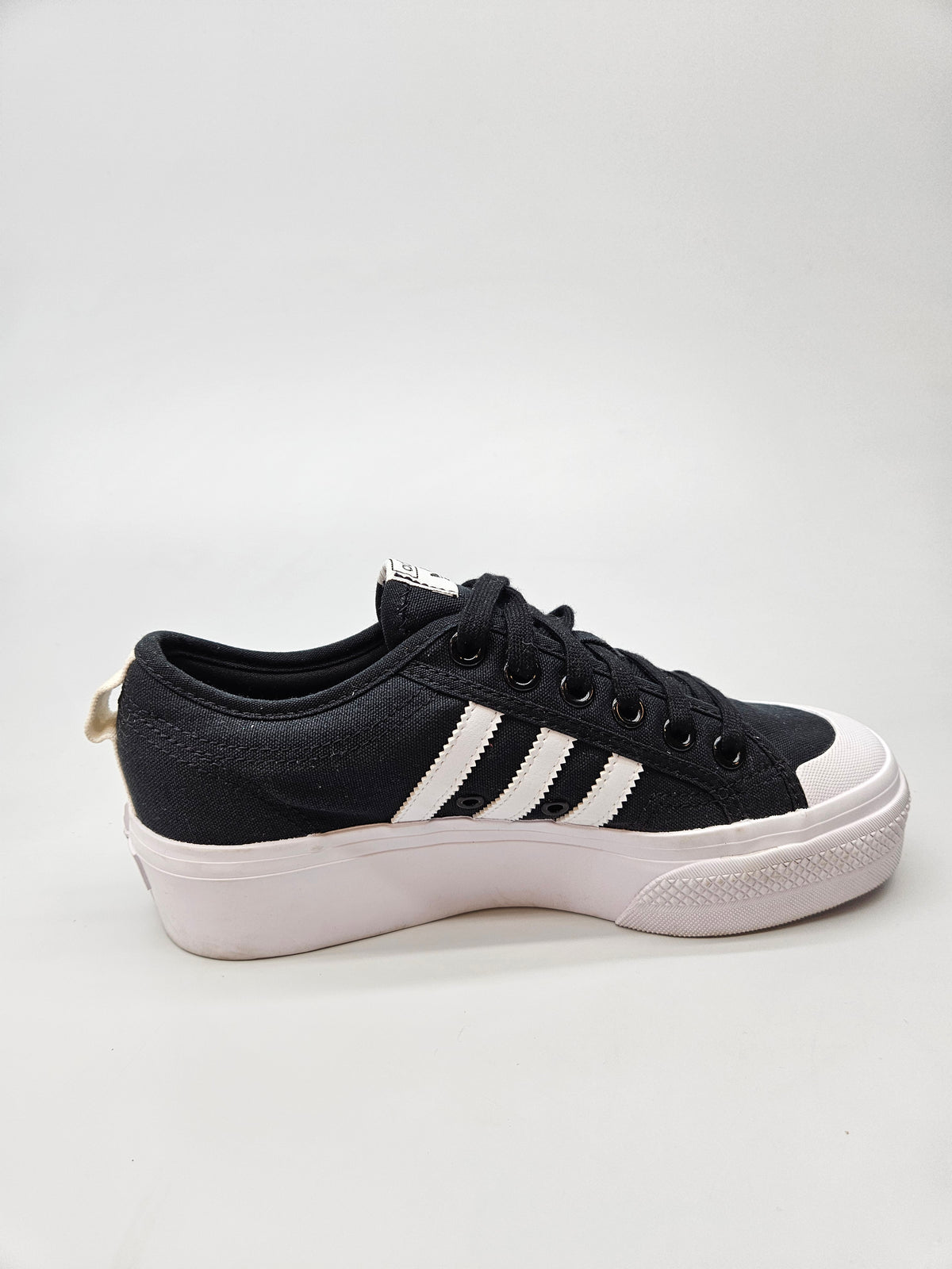 ADIDAS NOVI ORIGINAL PATIKI BR 39