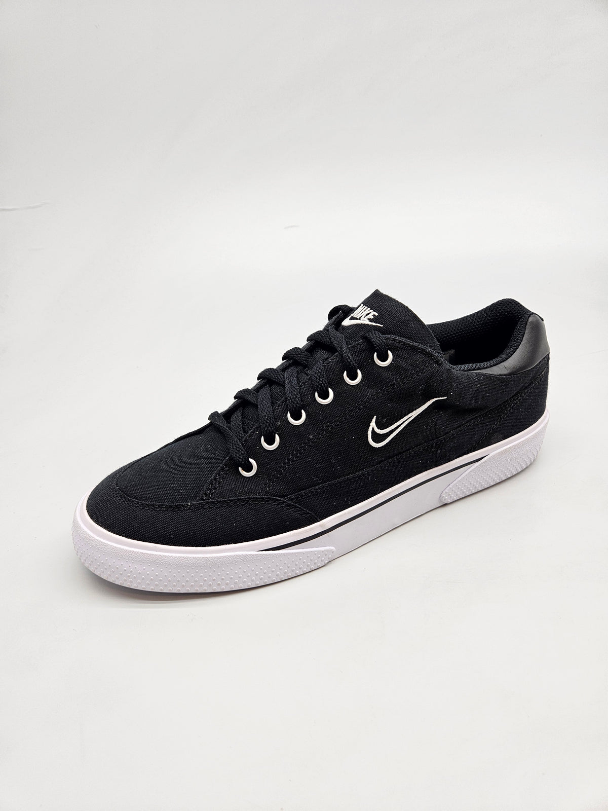 NIKE NOVI ORIGINAL PATIKI BR 42.5