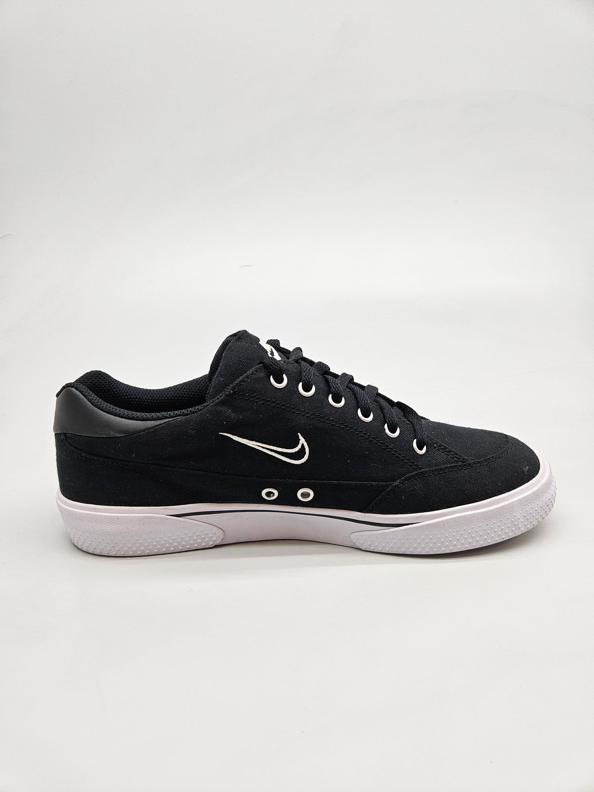 NIKE NOVI ORIGINAL PATIKI BR 42.5