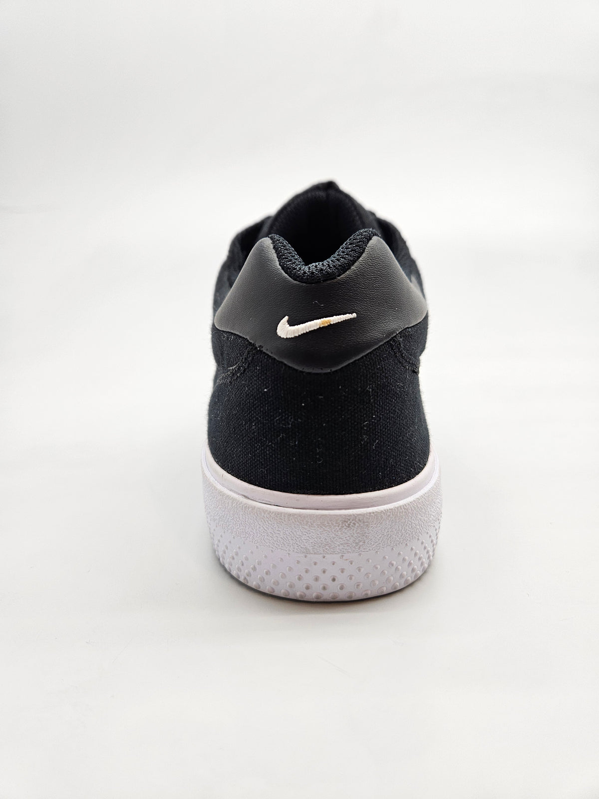 NIKE NOVI ORIGINAL PATIKI BR 42.5