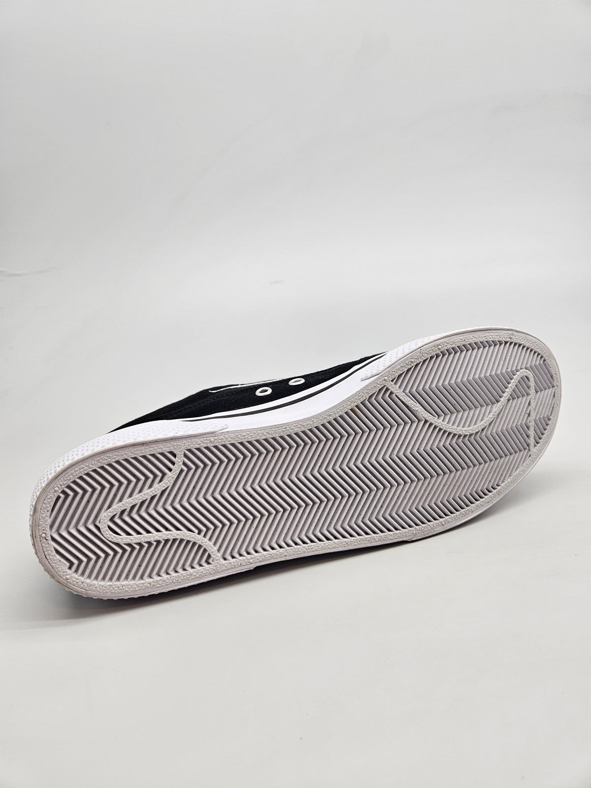 NIKE NOVI ORIGINAL PATIKI BR 42.5