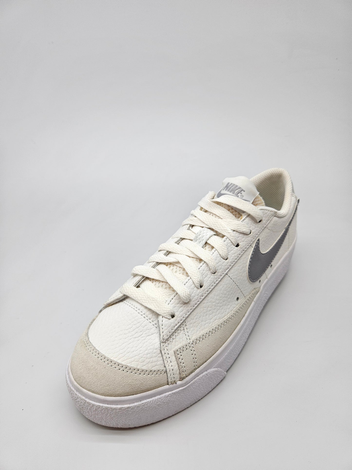 NIKE NOVI ORIGINAL PATIKI BR 39