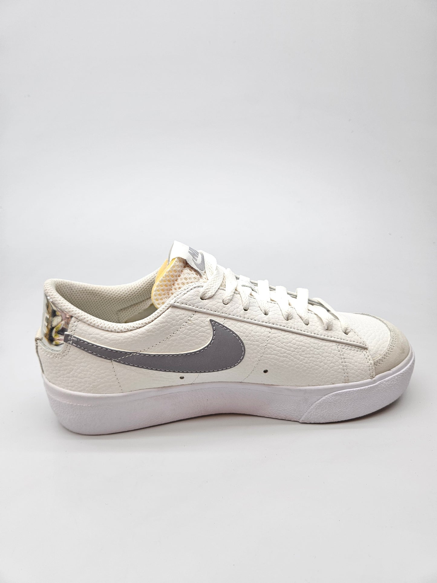 NIKE NOVI ORIGINAL PATIKI BR 39