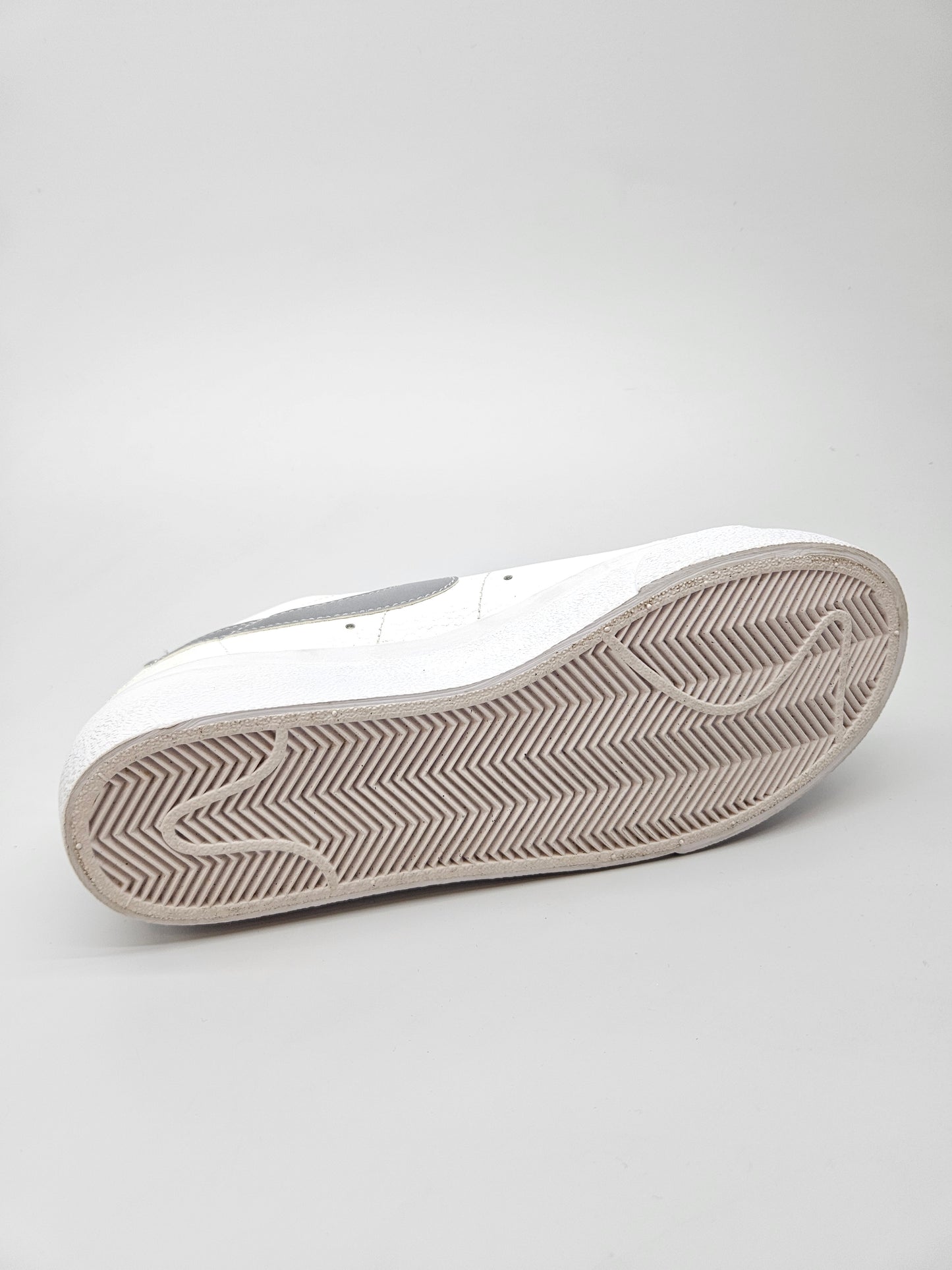 NIKE NOVI ORIGINAL PATIKI BR 39