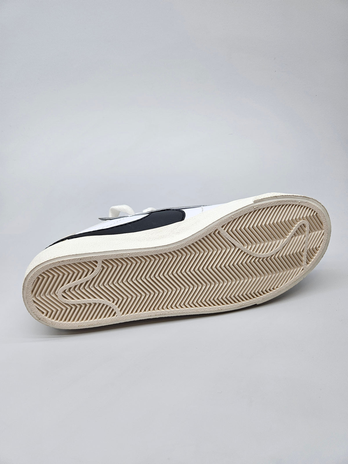NIKE NOVI ORIGINAL PATIKI BR 39