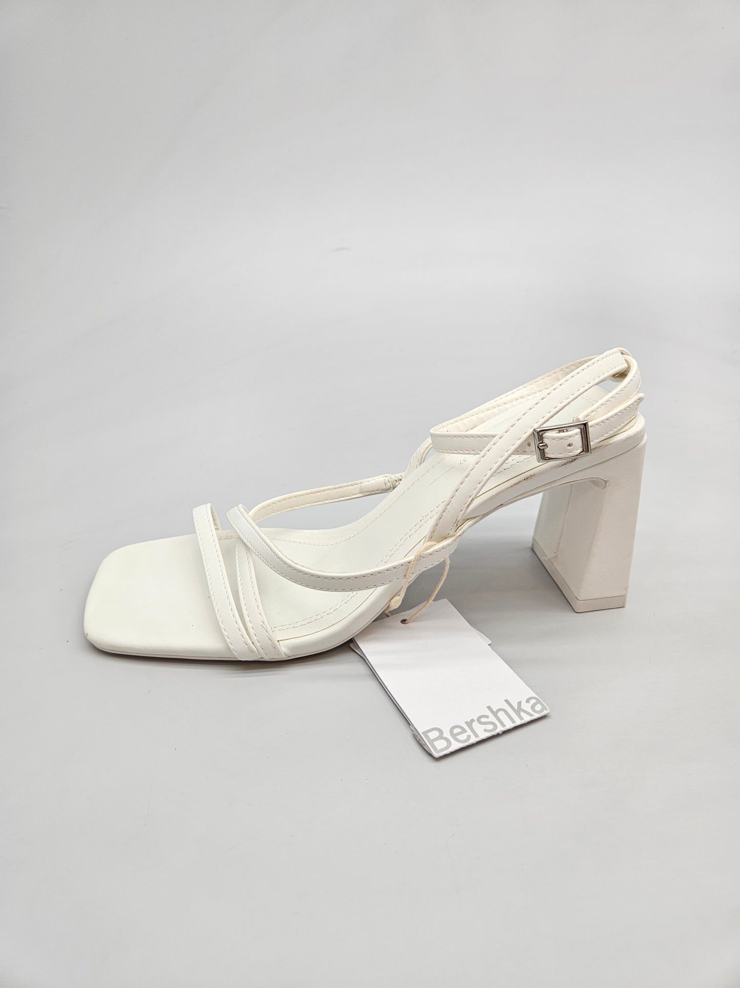 BERSHKA NOVI ORIGINAL SANDALI BR 37