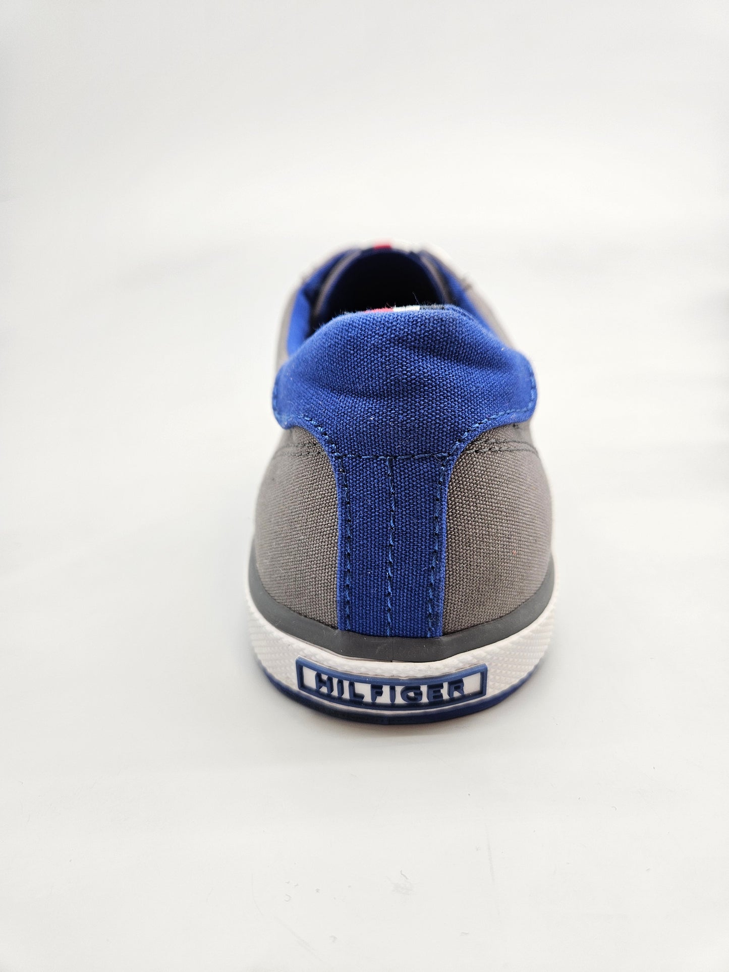 TOMMY HILFIGER NOVI ORIGINAL PATIKI BR 43
