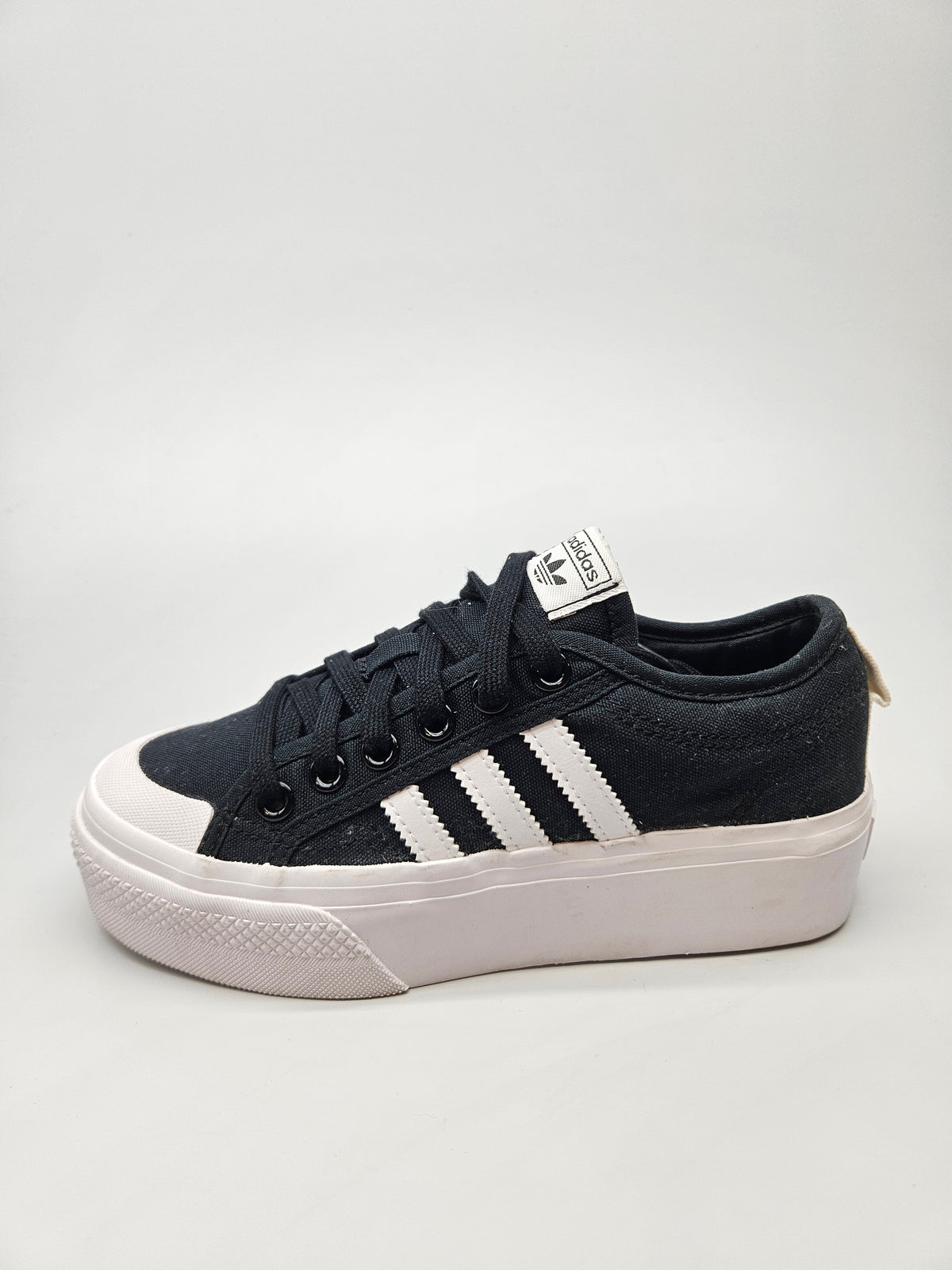 ADIDAS NOVI ORIGINAL PATIKI BR 37