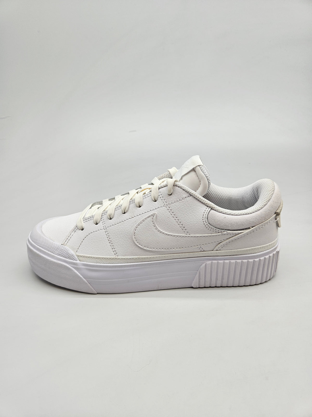 NIKE NOVI ORIGINAL PATIKI BR 39