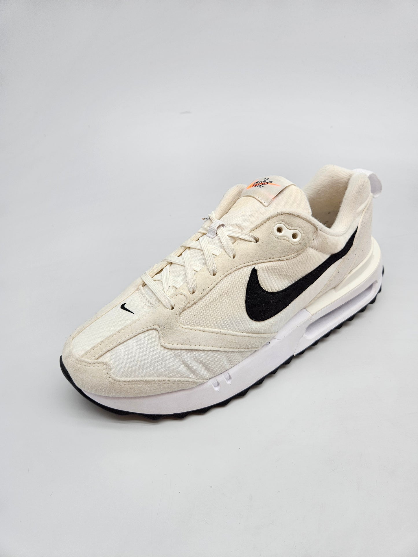 NIKE AIRMAX NOVI ORIGINAL PATIKI BR 39