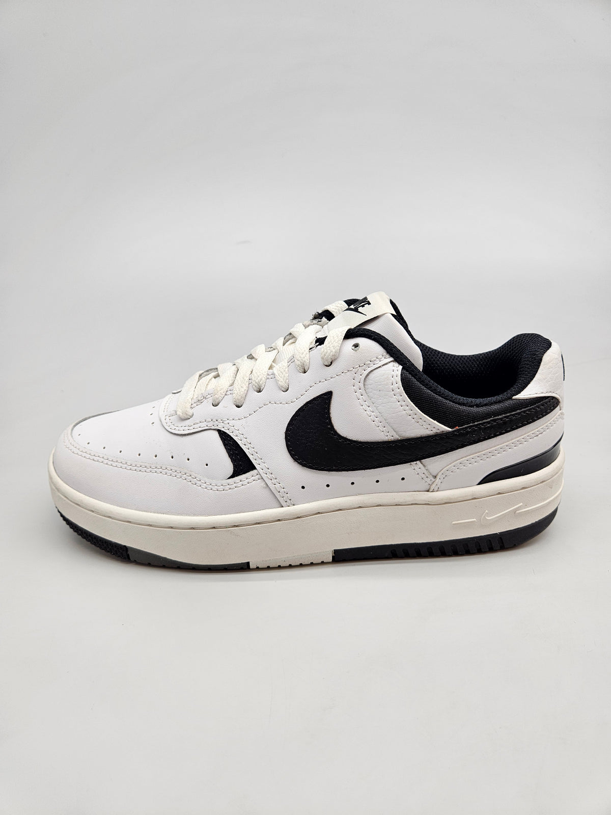 NIKE NOVI ORIGINAL PATIKI BR 38.5