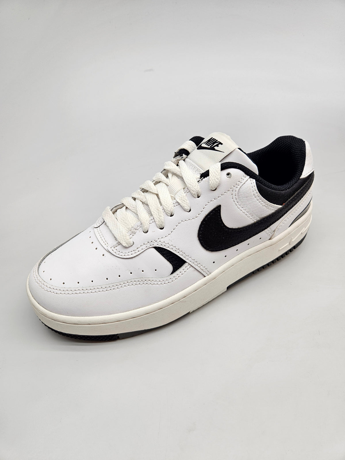 NIKE NOVI ORIGINAL PATIKI BR 38.5