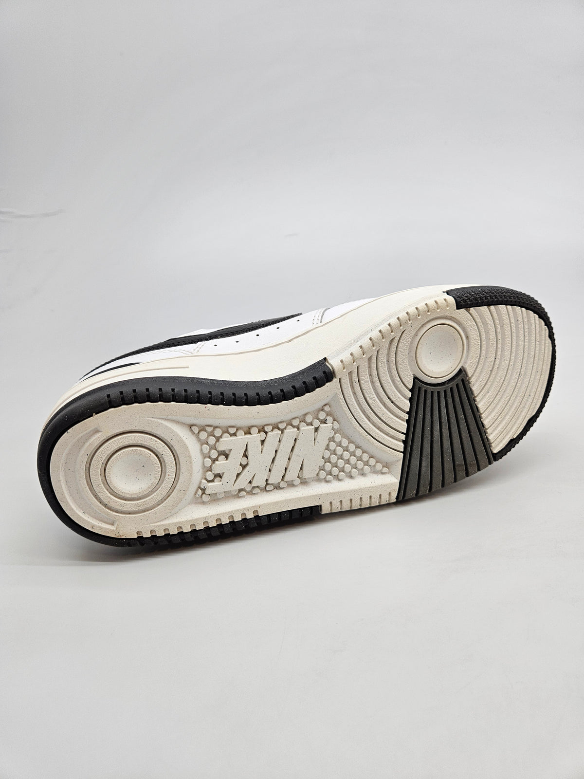 NIKE NOVI ORIGINAL PATIKI BR 38.5
