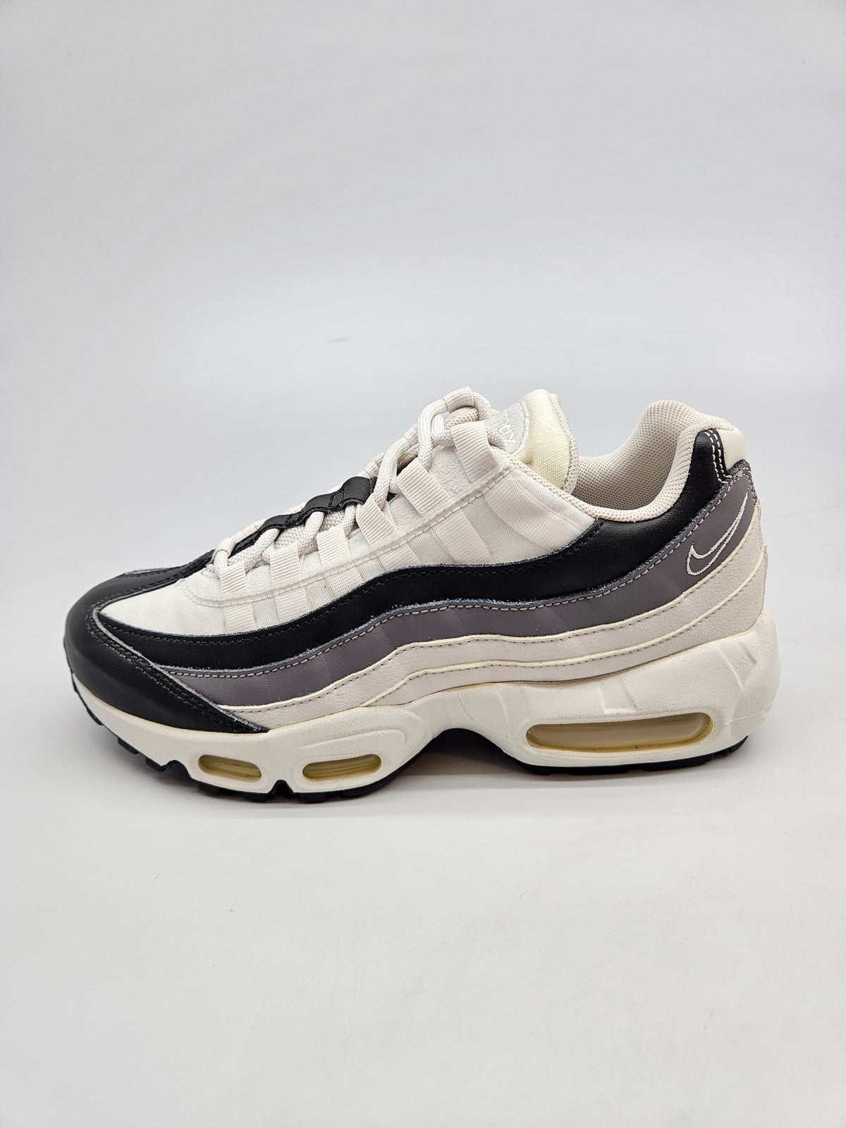 NIKE AIRMAX NOVI ORIGINAL PATIKI BR 38