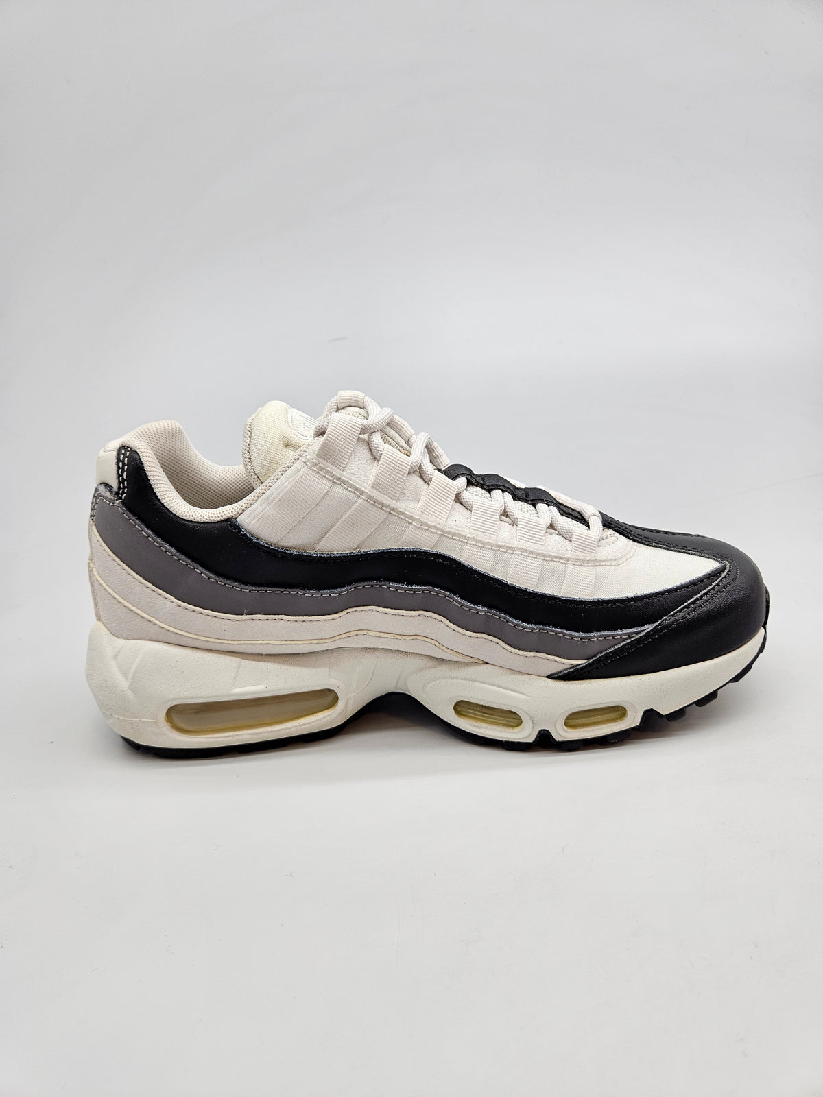 NIKE AIRMAX NOVI ORIGINAL PATIKI BR 38