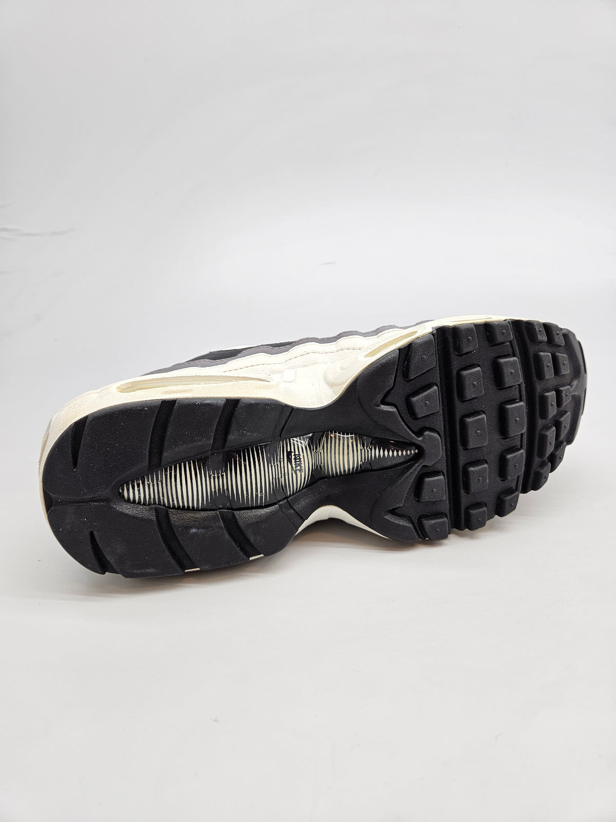 NIKE AIRMAX NOVI ORIGINAL PATIKI BR 38