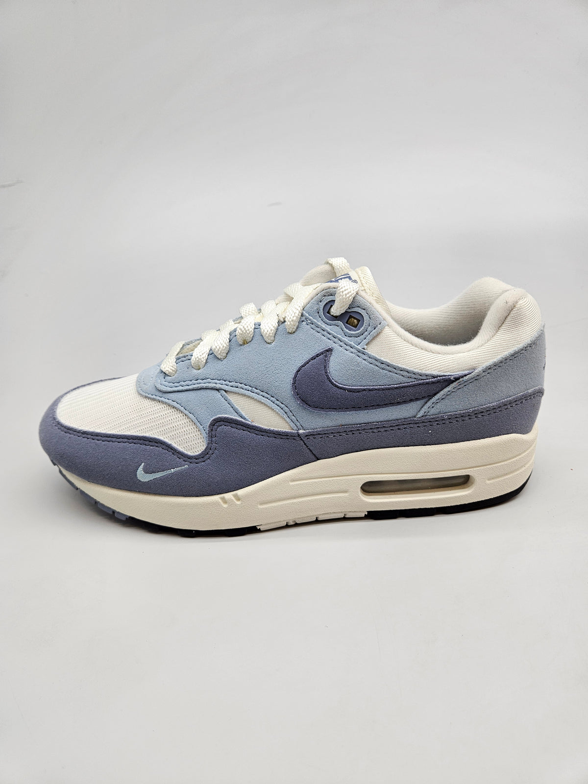 NIKE AIRMAX NOVI ORIGINAL PATIKI BR 39
