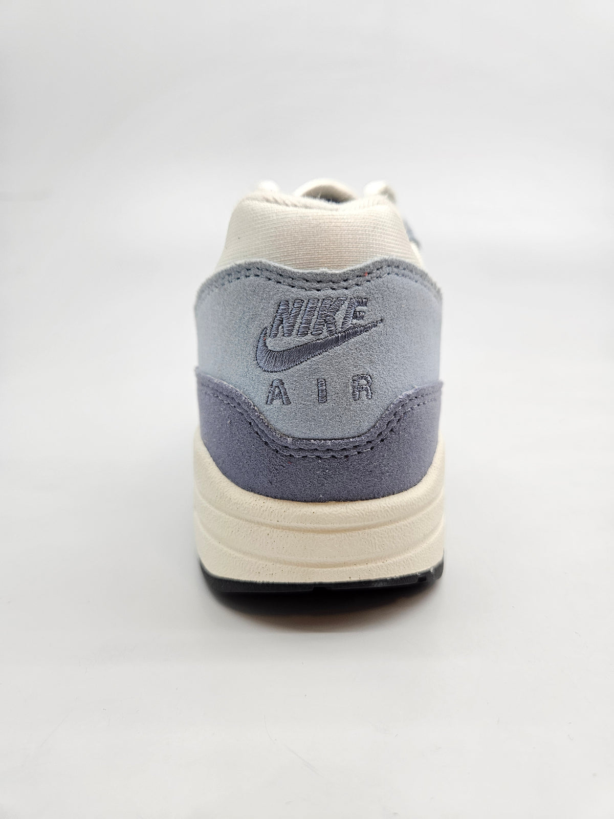 NIKE AIRMAX NOVI ORIGINAL PATIKI BR 39