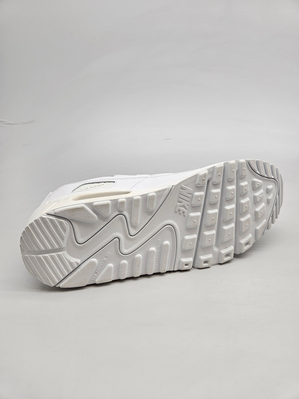 NIKE AIRMAX NOVI ORIGINAL PATIKI BR 40