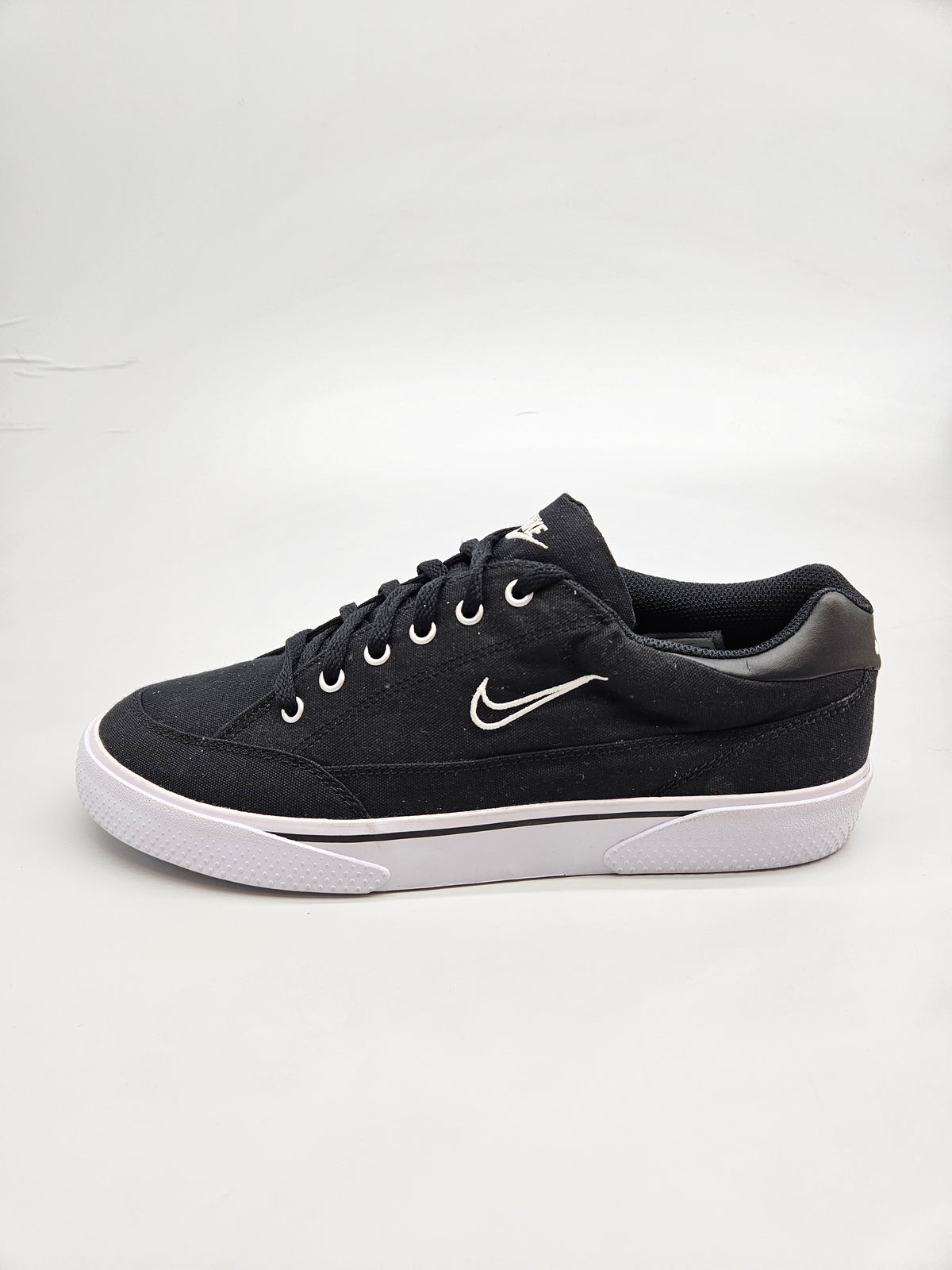 NIKE NOVI ORIGINAL PATIKI BR 42.5