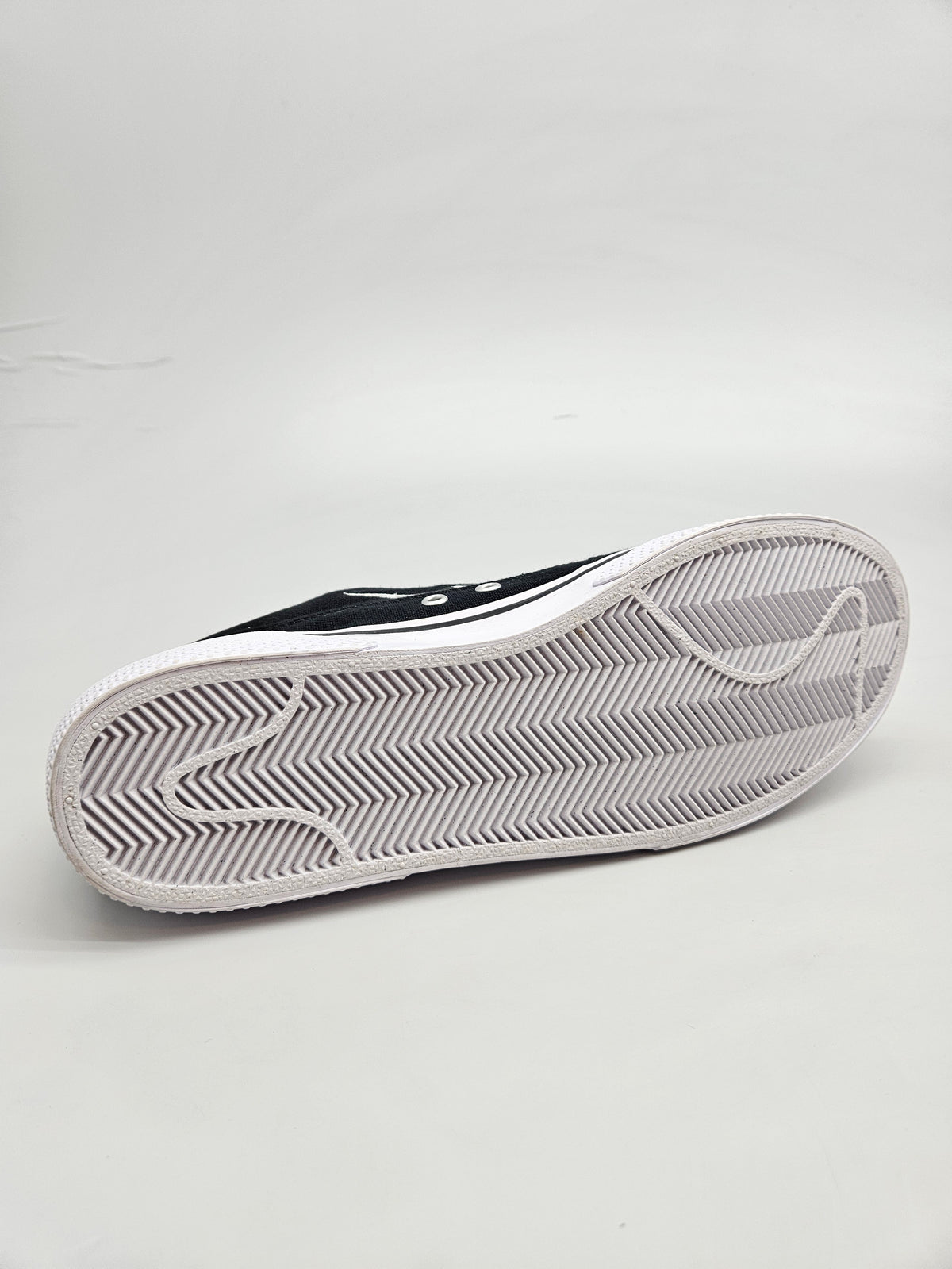 NIKE NOVI ORIGINAL PATIKI BR 42.5