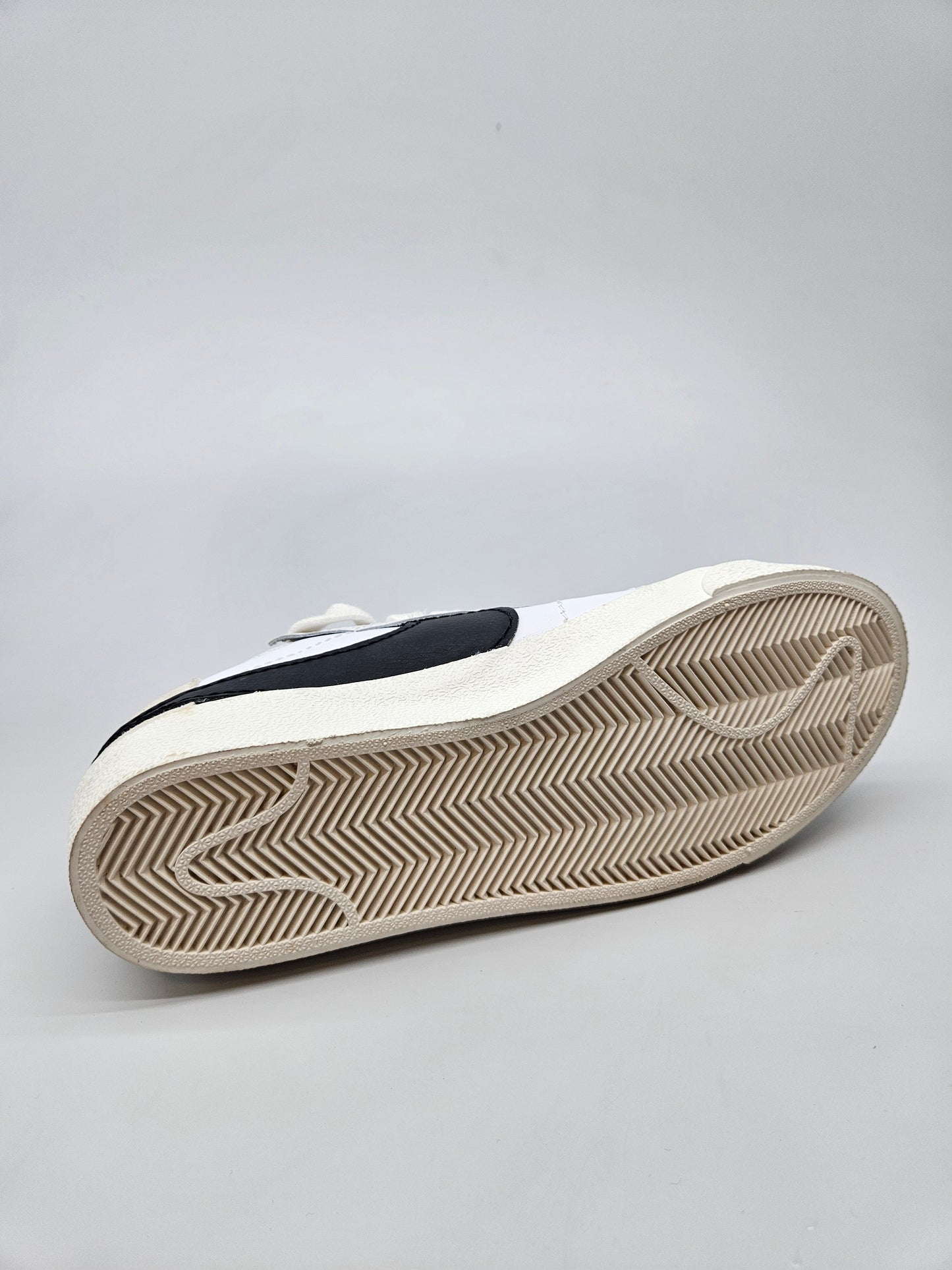 NIKE NOVI ORIGINAL PATIKI BR 39
