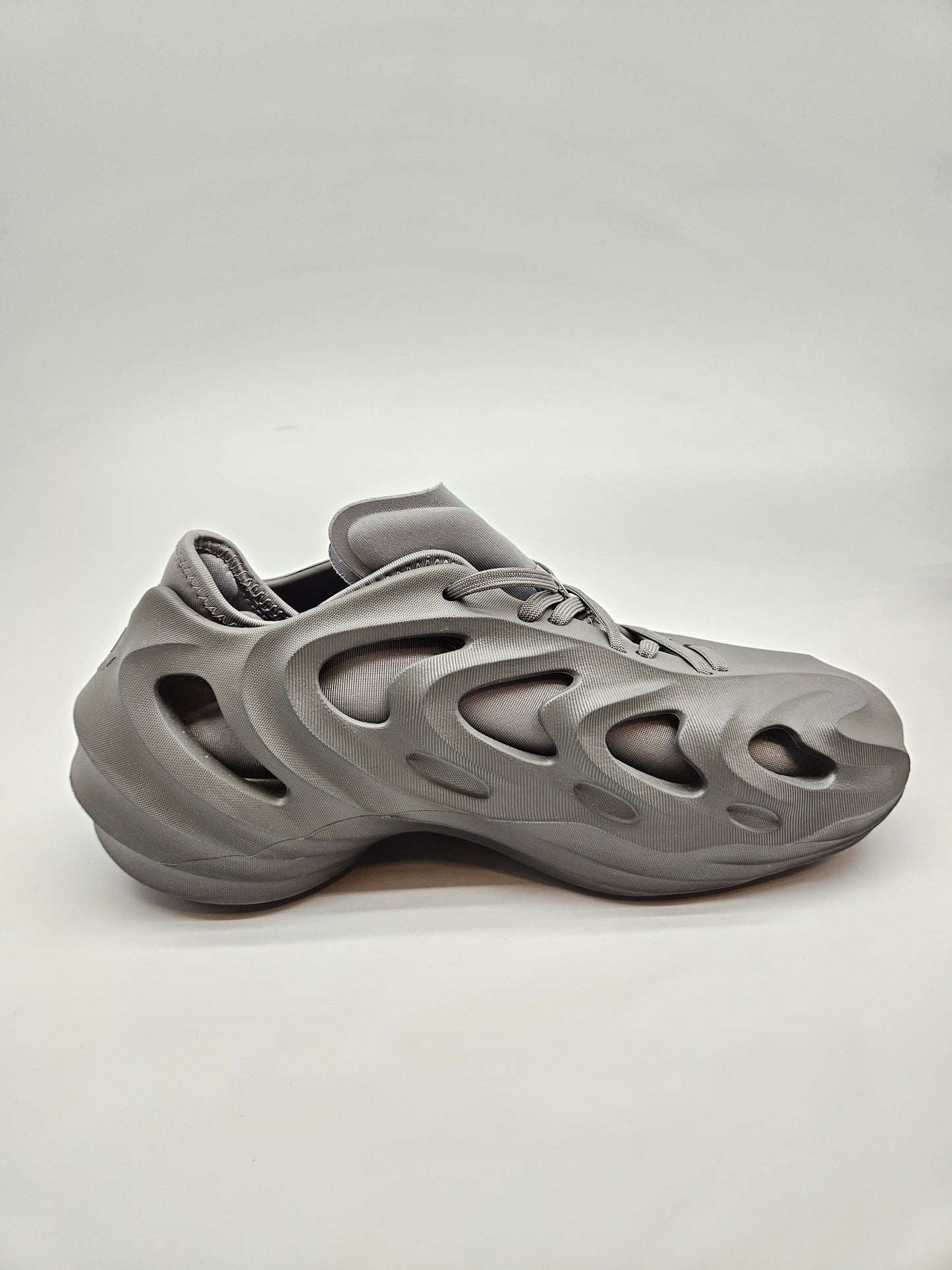 ADIDAS NOVI ORIGINAL PATIKI BR 40.5