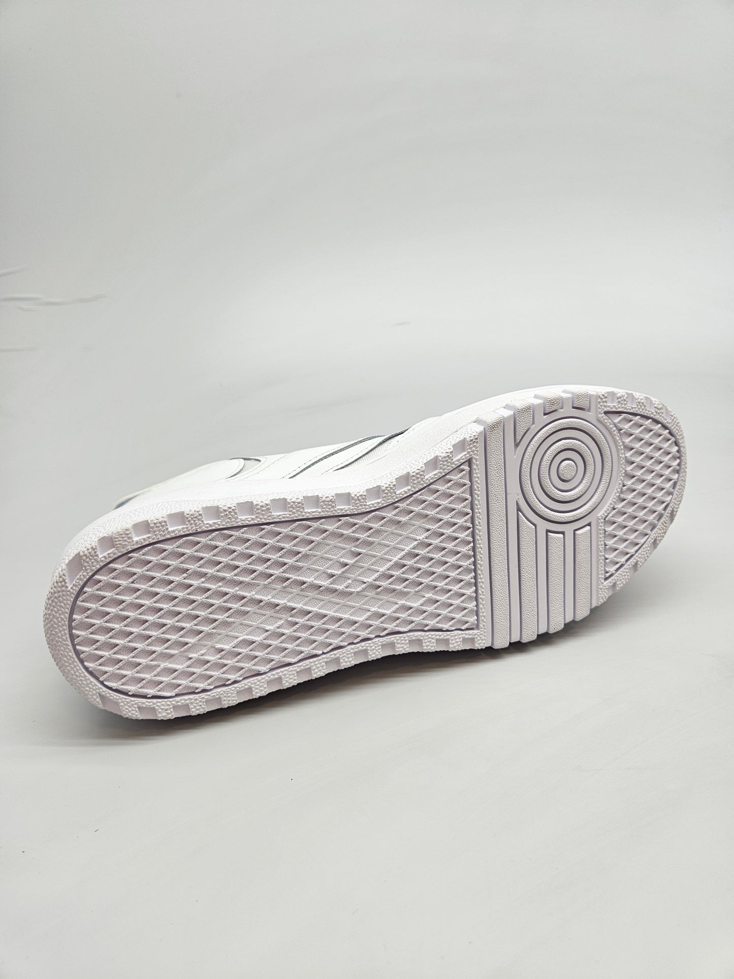 REEBOK NOVI ORIGINAL PATIKI BR 39