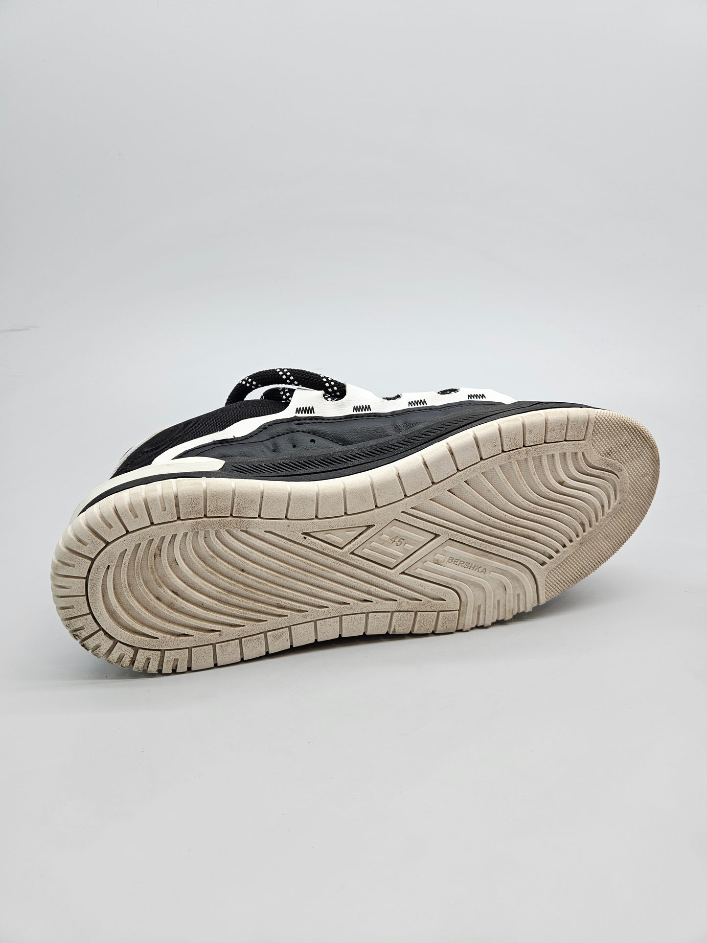 BERSHKA ORIGINAL PATIKI BR 45