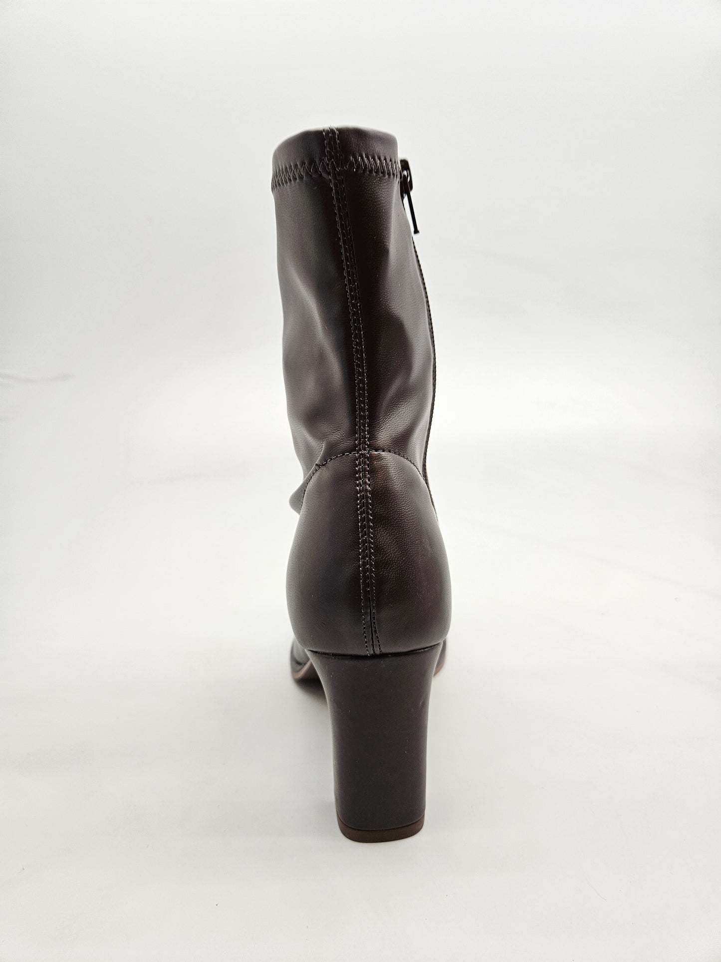 NEXT NOVI ORIGINAL CIZMI BR 38.5