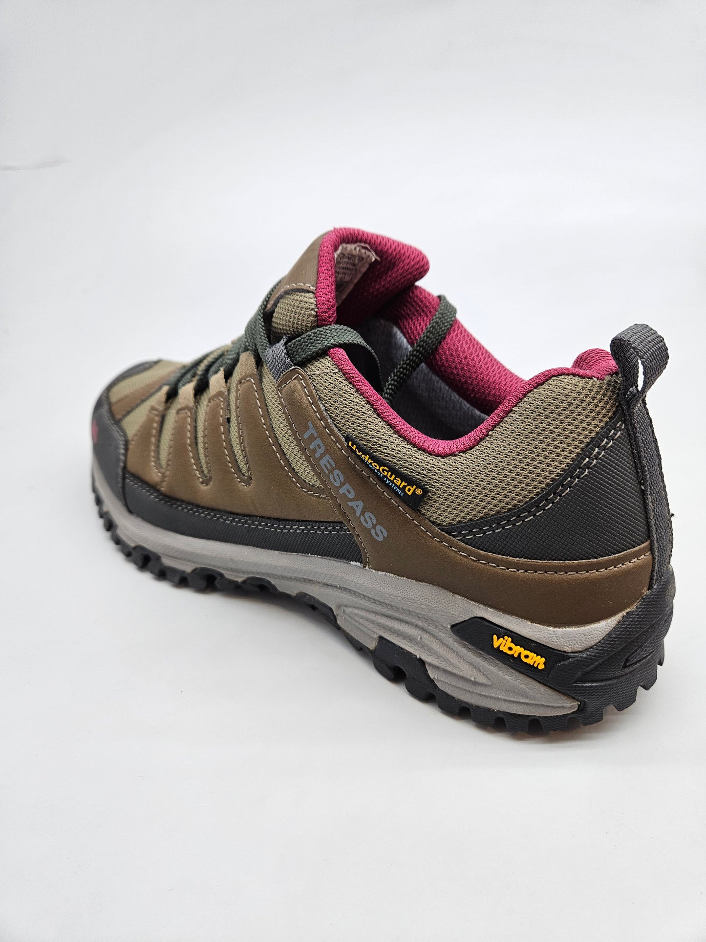 TRESPASS VIBRAM ORIGINAL VODOTPORNI PATIKI BR 40