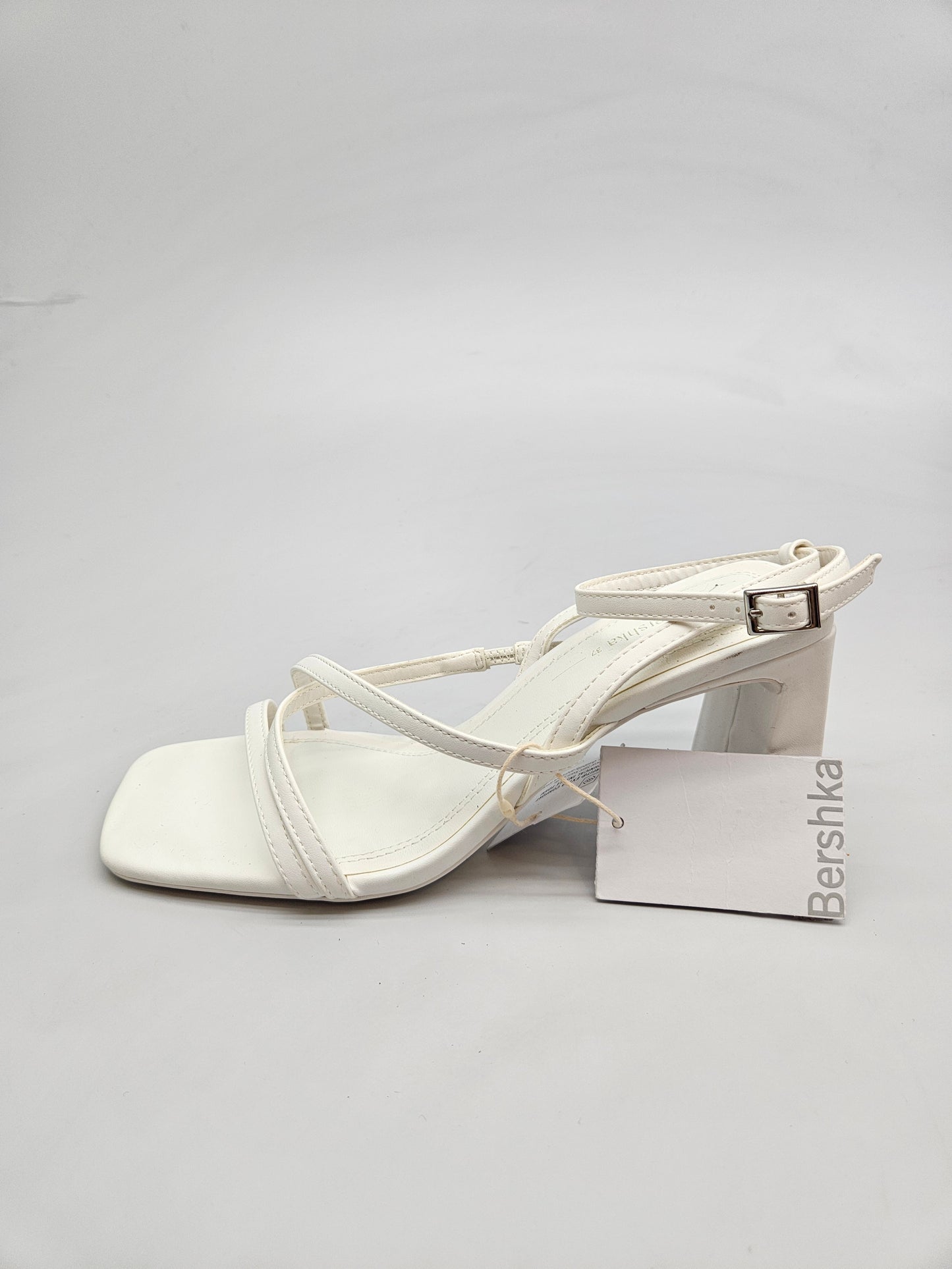 BERSHKA NOVI ORIGINAL SANDALI BR 37
