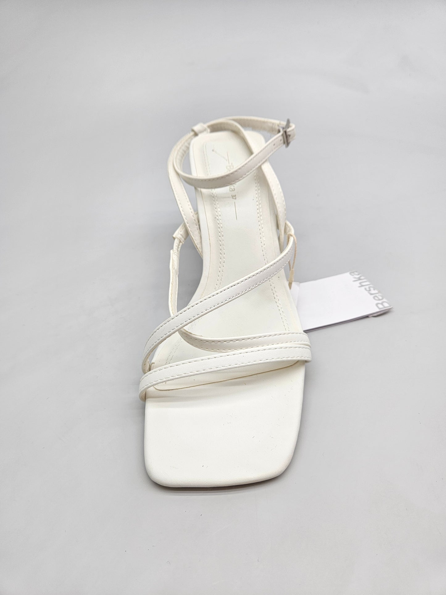 BERSHKA NOVI ORIGINAL SANDALI BR 37