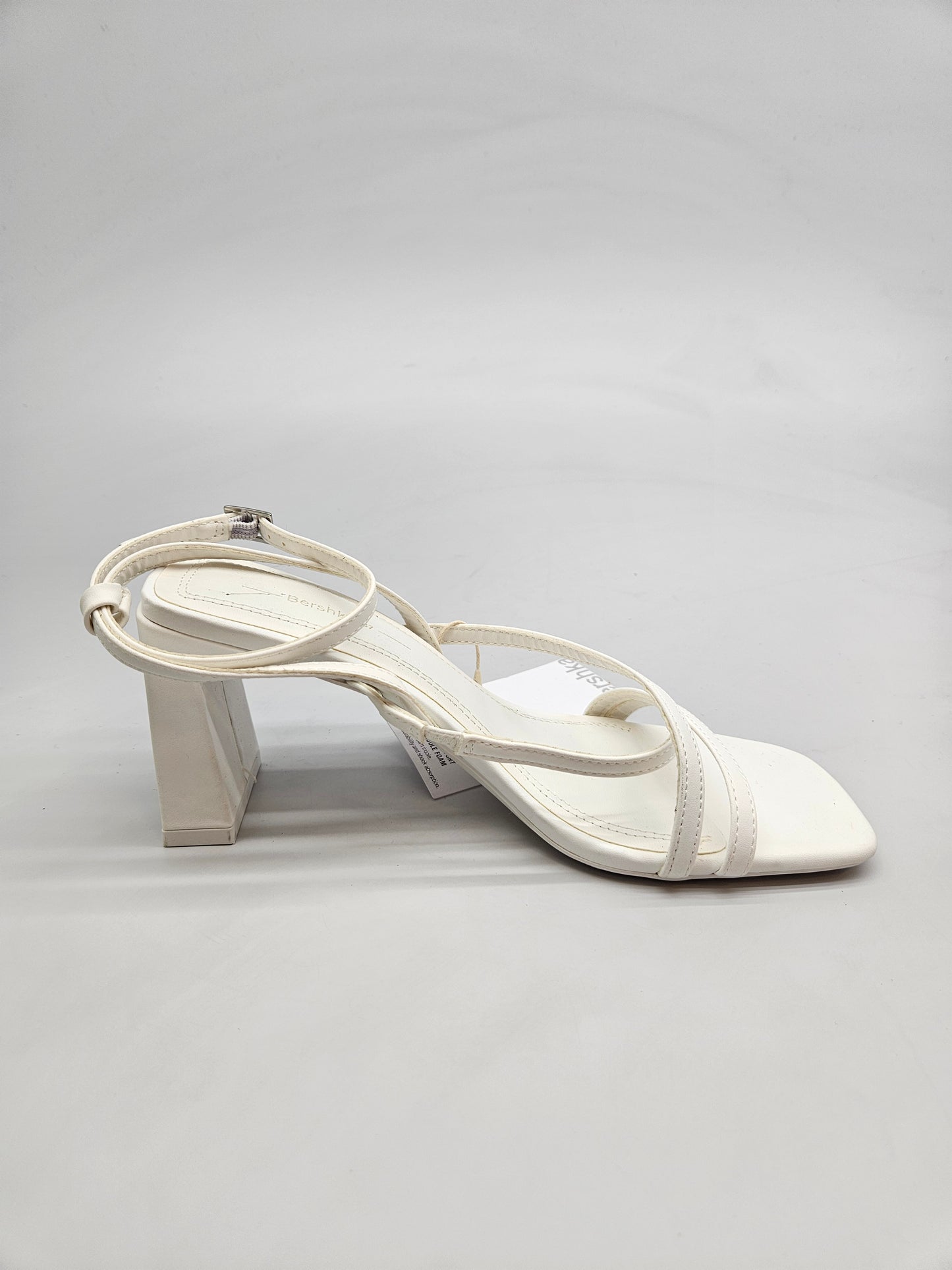 BERSHKA NOVI ORIGINAL SANDALI BR 37