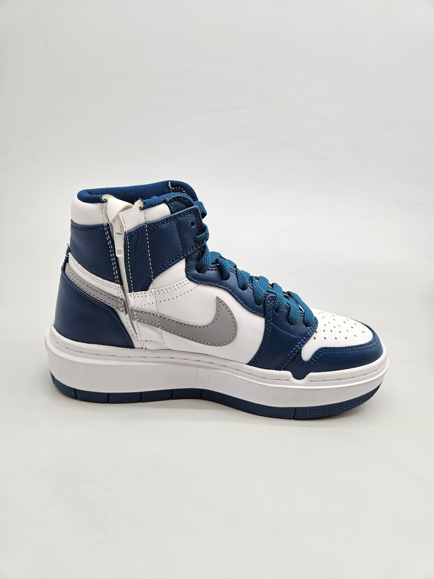 NIKE NOVI ORIGINAL PATIKI BR 38.5