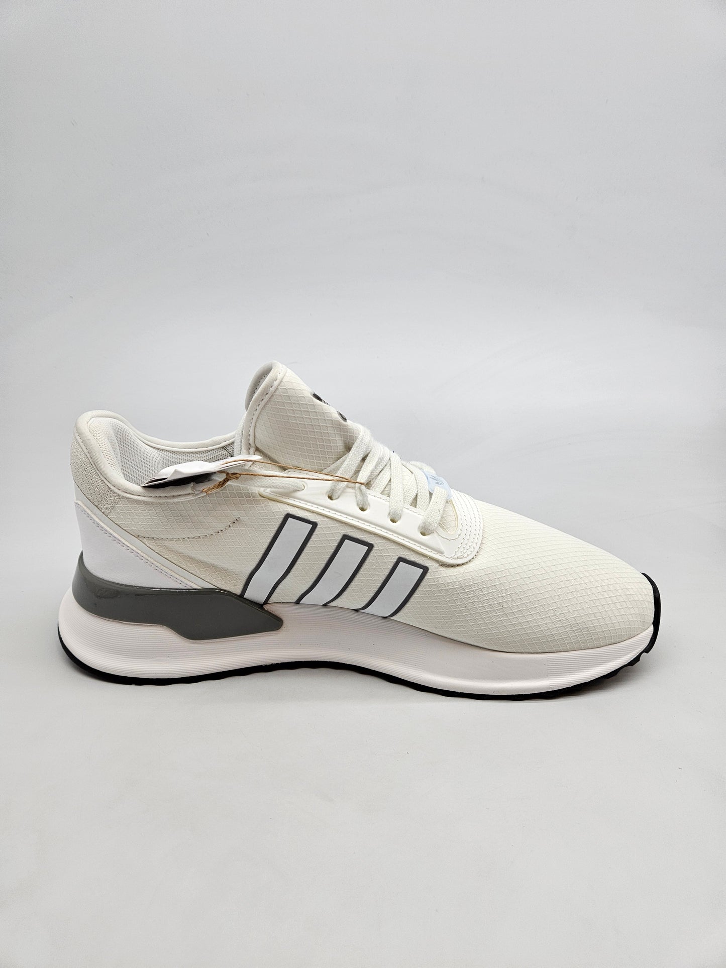 ADIDAS NOVI ORIGINAL PATIKI BR 44.5