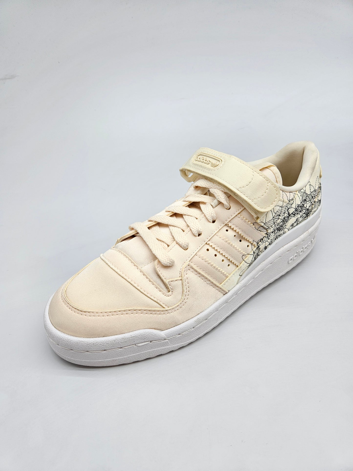 ADIDAS NOVI ORIGINAL PATIKI BR 40