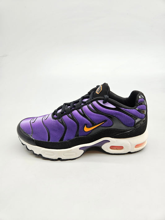NIKE AIRMAX NOVI ORIGINAL PATIKI BR 35