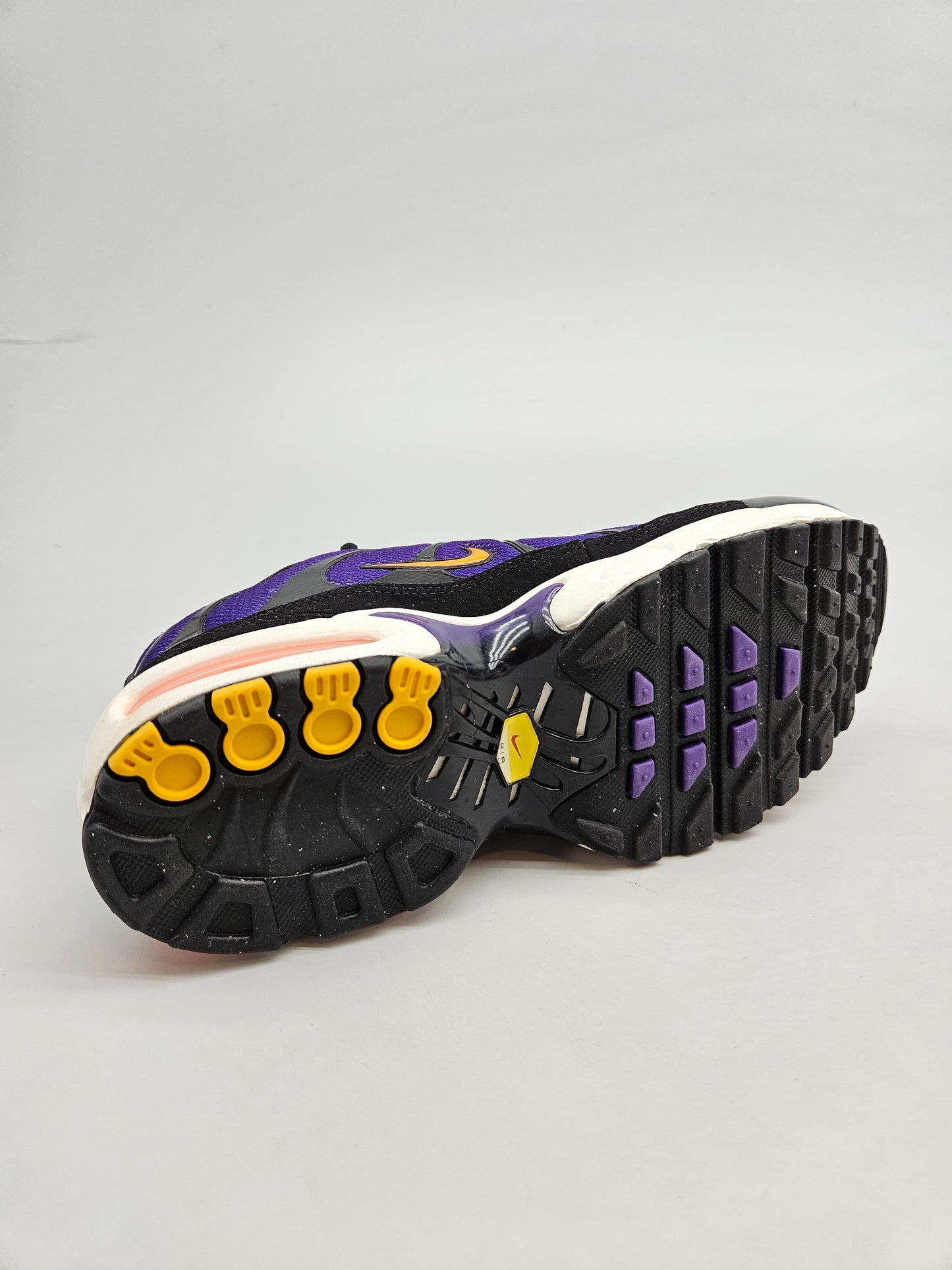 NIKE AIRMAX NOVI ORIGINAL PATIKI BR 35