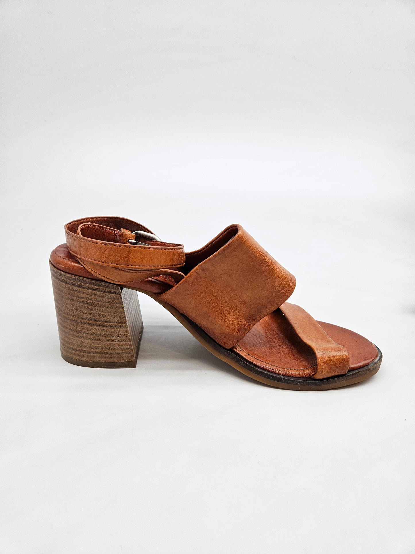 MJUS NOVI ORIGINAL SANDALI BR 41