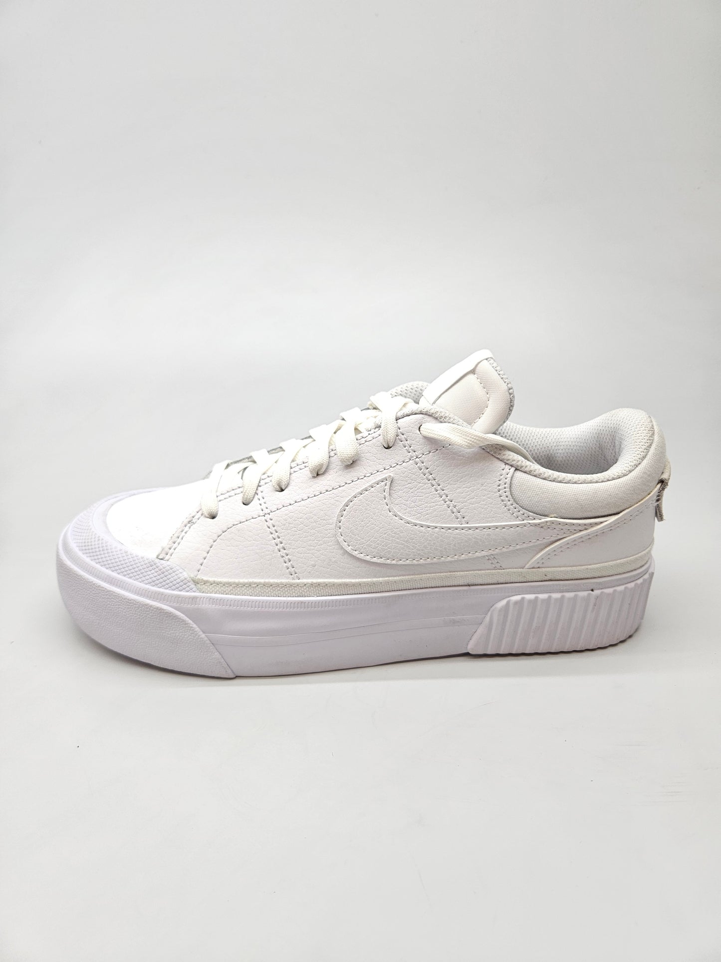NIKE NOVI ORIGINAL PATIKI 38.5